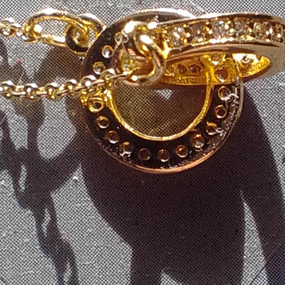 ABS 2 interlocking circles gold necklace. - Picture 2 of 7